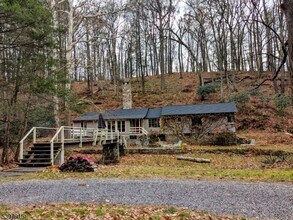 Building Photo - 445 Miller Park Rd