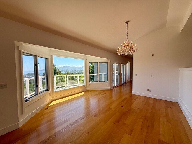 Foto del edificio - PANORAMIC BAY VIEW ESTATE IN PRESTIGIOUS TIBURON