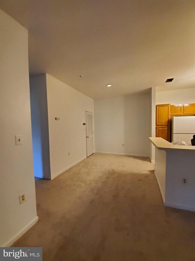 Building Photo - 4404 Silverbrook Ln