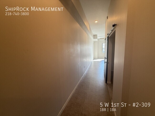 Foto del edificio - 5 W 1st St