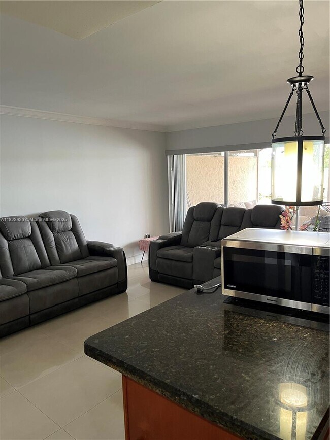 Foto del edificio - 14327 Kendale Lakes Cir