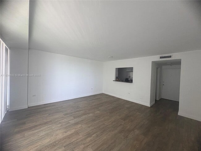 Foto del edificio - 7545 E Treasure Dr