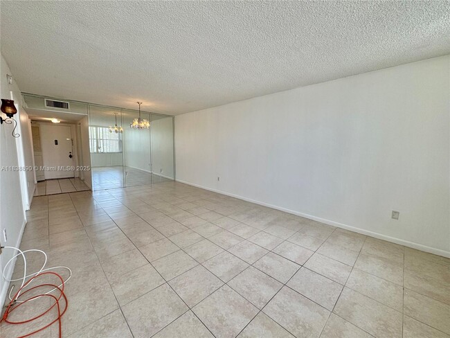 Building Photo - 1300 NE Miami Gardens Dr
