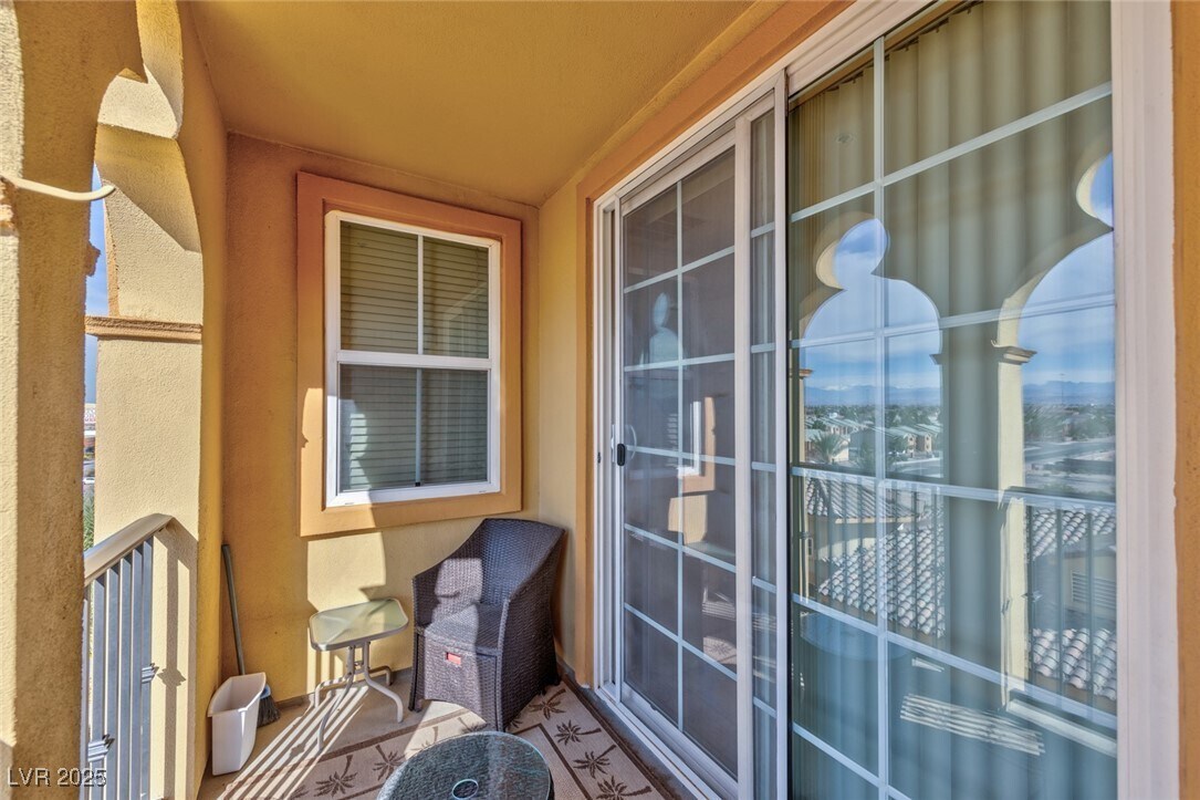 Foto del edificio - 2405 W Serene Ave
