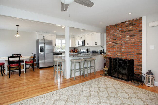 Building Photo - 26 Shore St