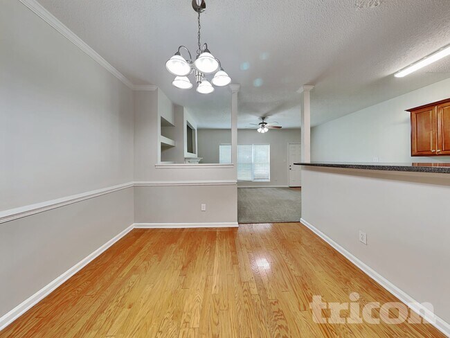 Building Photo - 4872 Sierra Way