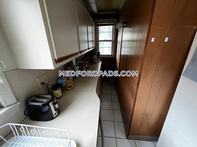 Building Photo - 166 Main St