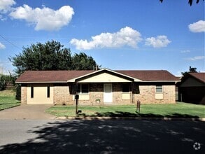 Building Photo - 708 N Elm St