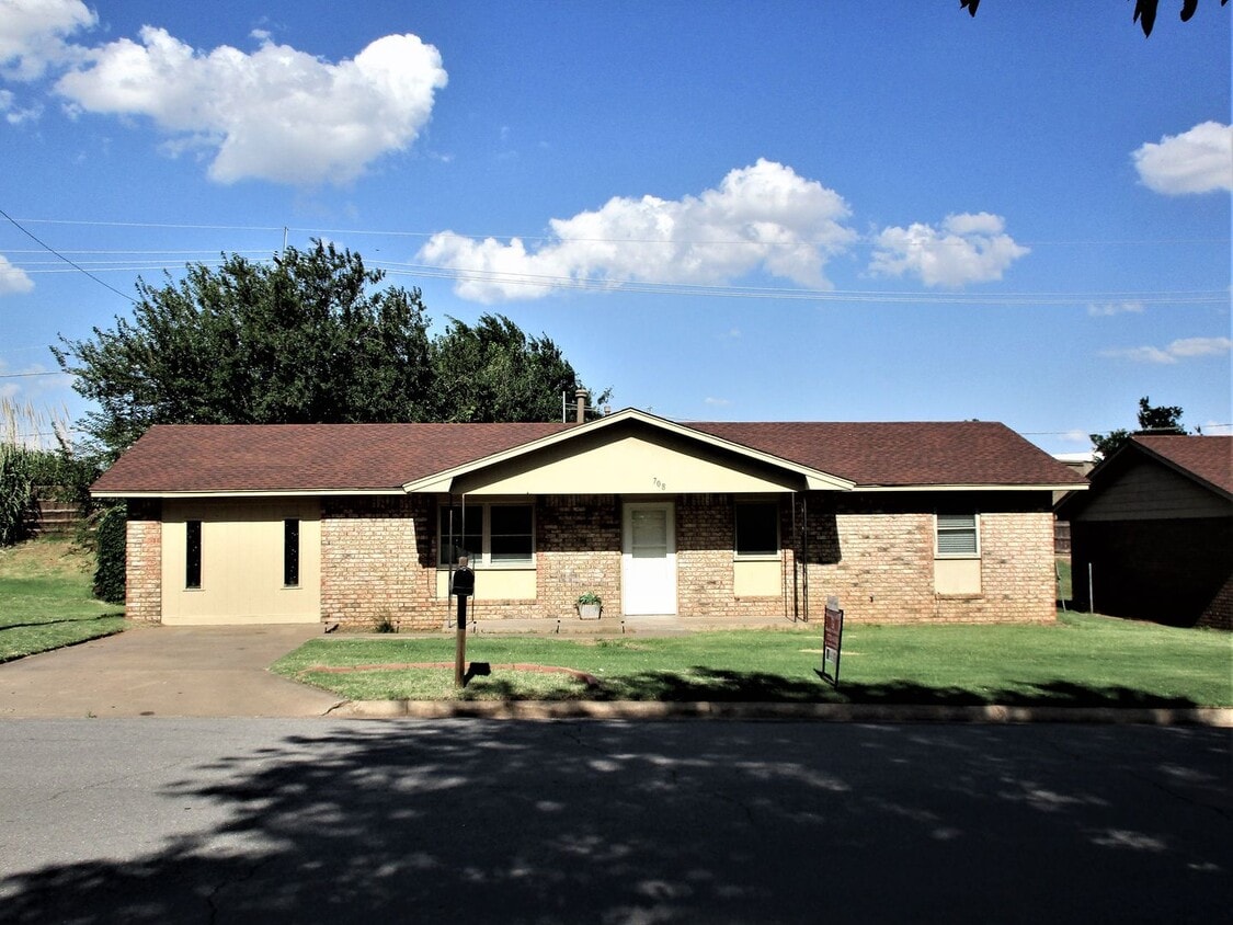 Primary Photo - Move in Ready 3 or 4 bedroom
