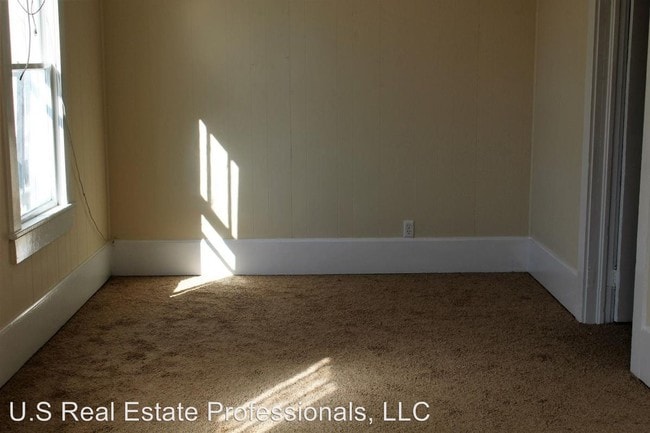 Building Photo - 4 br, 2 bath House - 304 E Memorial Drive