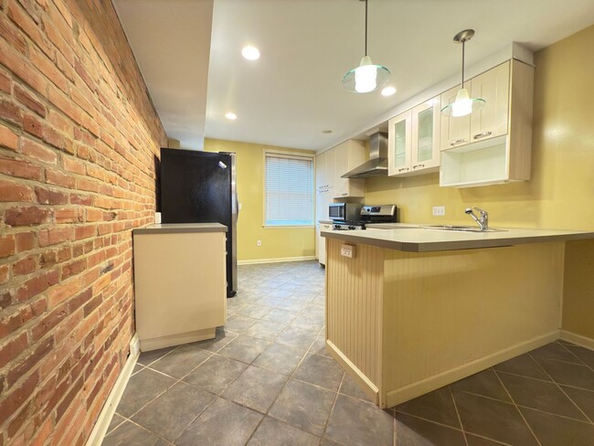 Building Photo - Two-Bedroom House In Baltimore