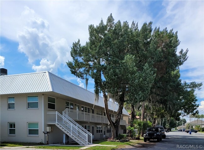 Building Photo - 41 Beach Ln