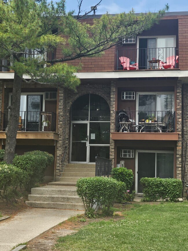 Foto del edificio - 580 Hill Dr