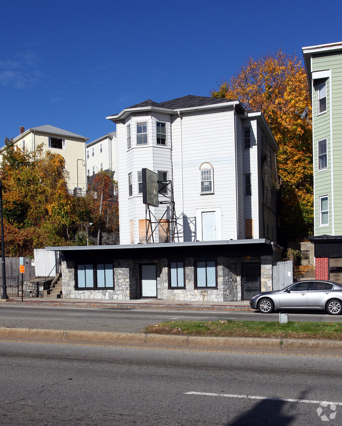 Building Photo - 154 Shrewsbury St