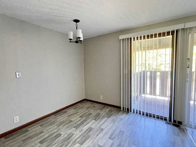 Foto del edificio - Great 2 Bedroom Available!