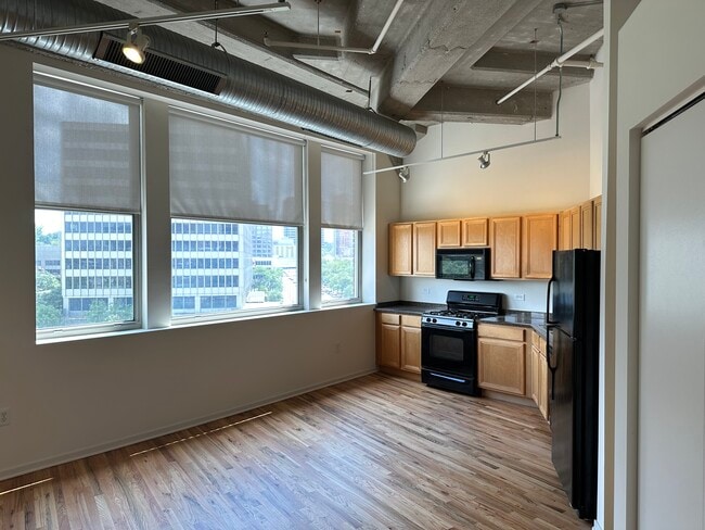 Building Photo - 2107 Grand Blvd
