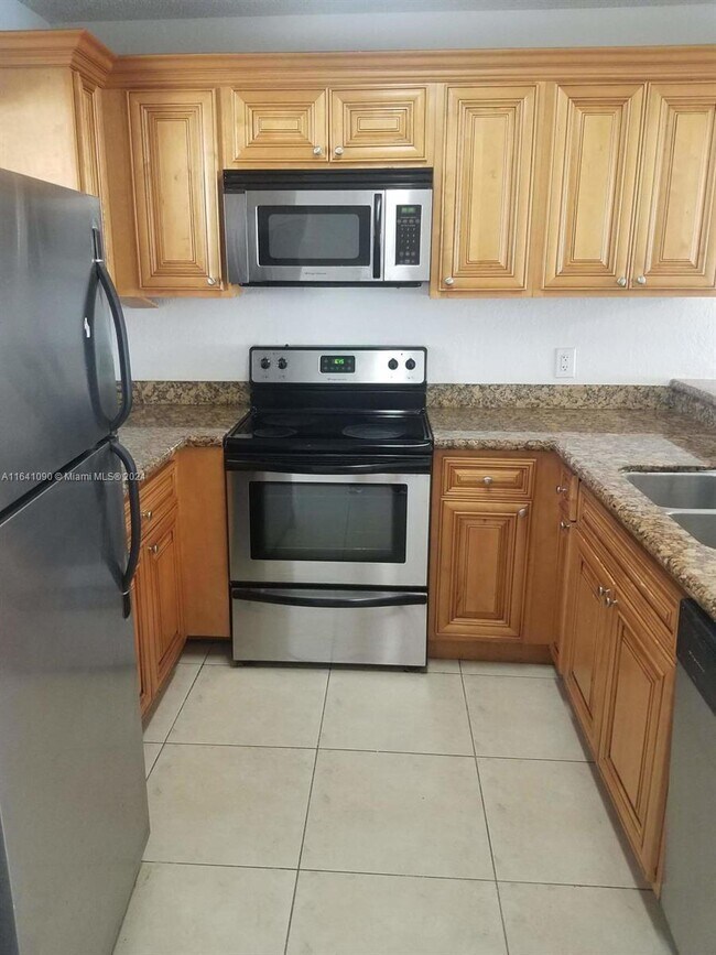 Building Photo - 1513 Lake Crystal Dr