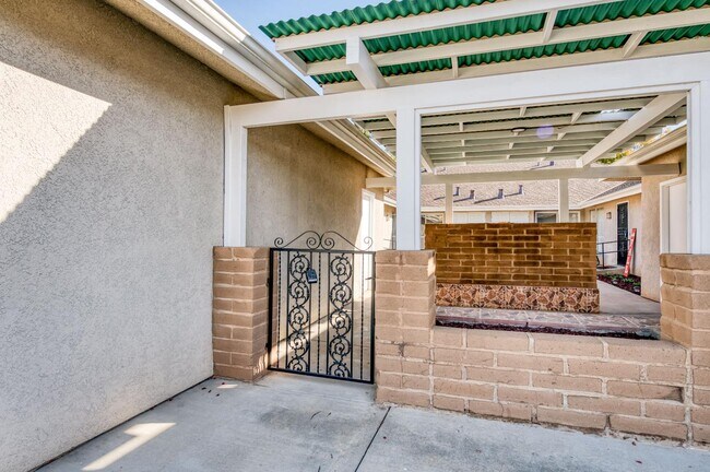 Foto del edificio - 6462 N Remington Ave