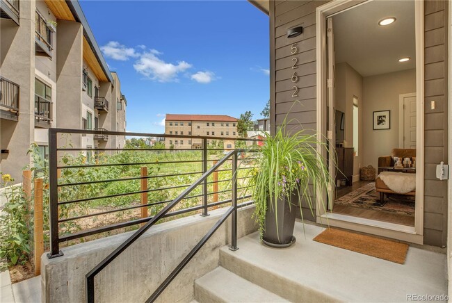 Spacious 3-Bed Townhouse with Finished Basement in Denver's Heart - Spacious 3-Bed Townhouse with Finished Basement in Denver's Heart