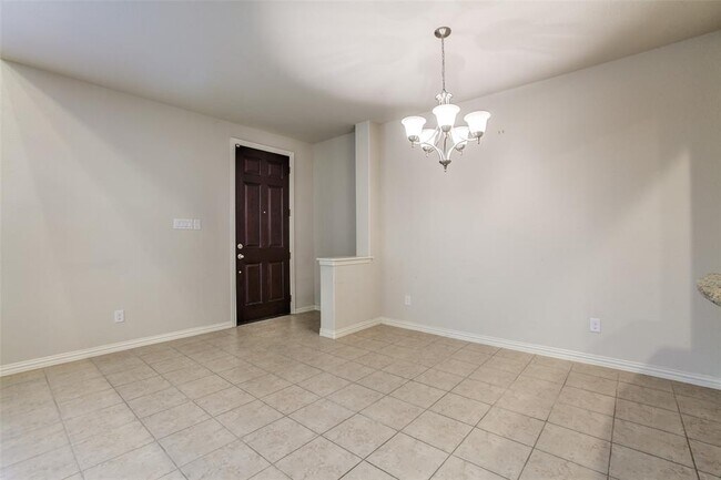 Building Photo - 672 S Greenville Ave