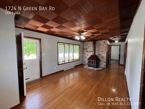 Building Photo - 1724 N Green Bay Rd
