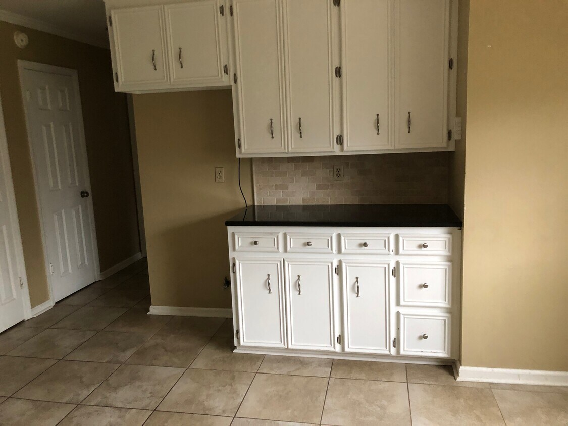 Building Photo - 4529 Valley Brook Dr