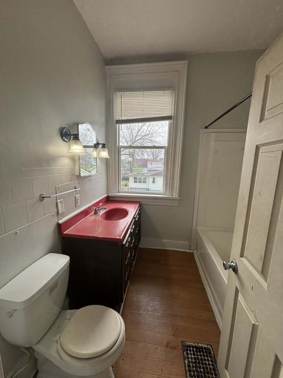 Building Photo - 221 Columbia St