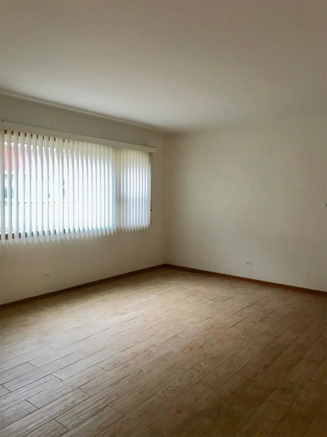 Foto del edificio - 4540 N River Rd