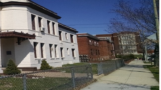 Building Photo - 7 18th St SE