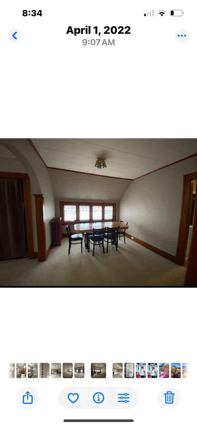 Amplio comedor con mesa y sillas. - 810 E Front St