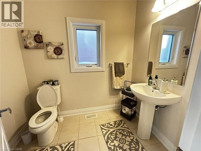 Building Photo - 253 Sedgewood St