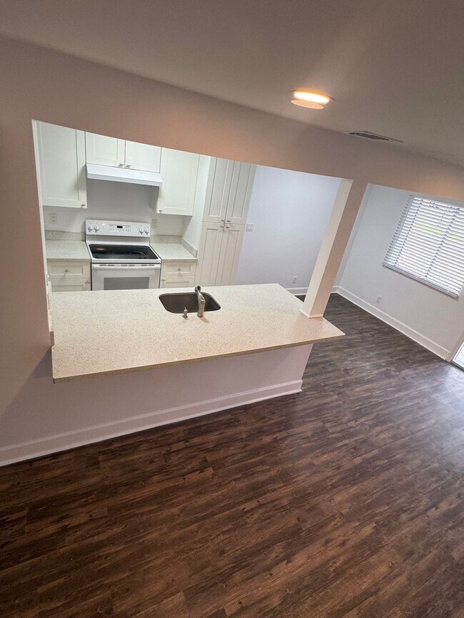 Building Photo - Townhome with Garage Included ** 1st Month...