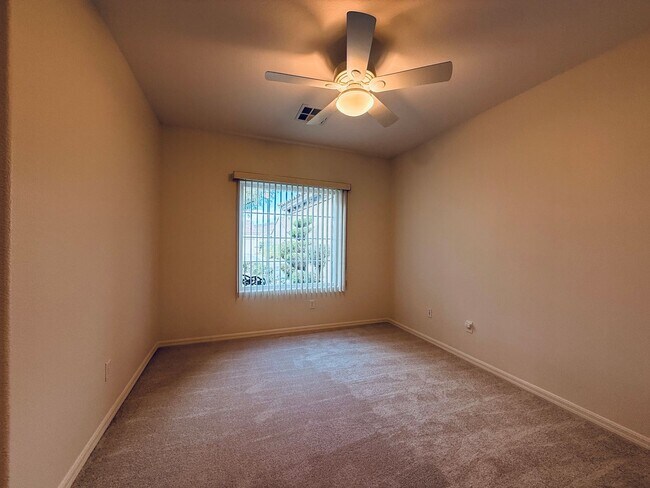 Foto del edificio - Beautiful Sun City Anthem home-55+ Community Available Now!