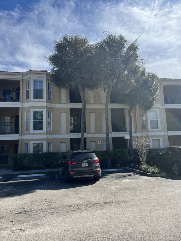 Primary Photo - 777 Riverside Dr