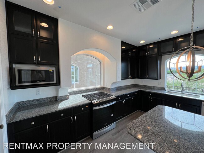 Foto del edificio - 4 br, 2.5 bath House - 7089 W STEELE CANYON