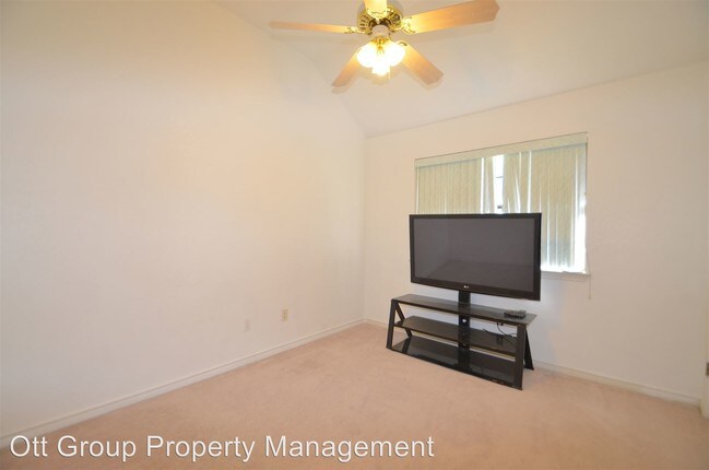 Building Photo - 2892 Retama Dr