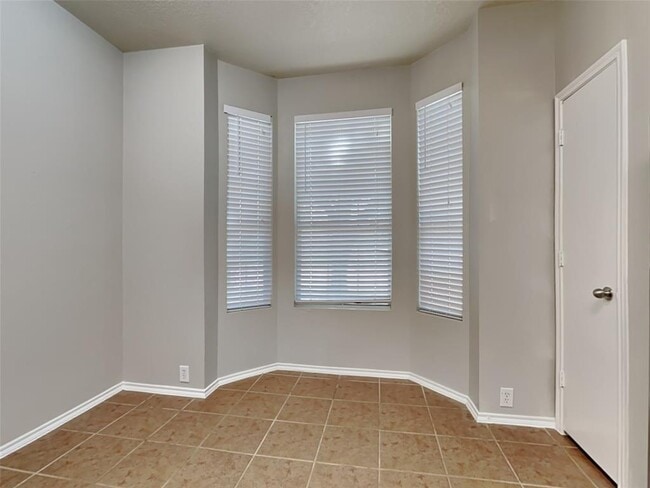 Building Photo - 6255 Gillian Park Dr