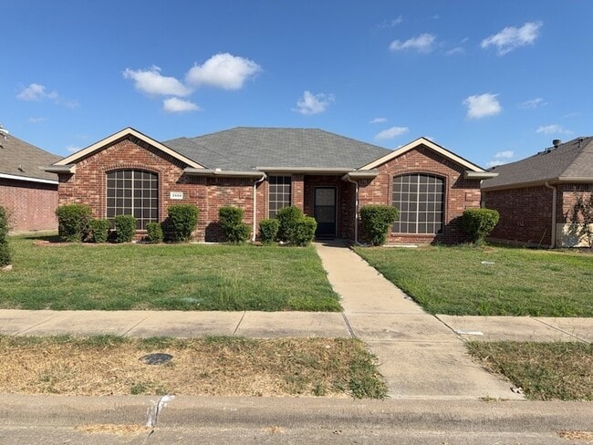 Photo - 2333 Cedarwood Dr House