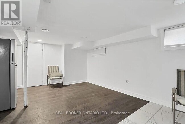 Photo du bâtiment - 210 Mary St N