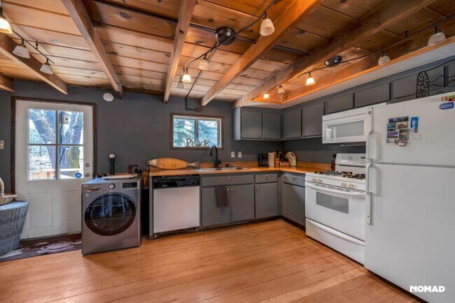 Building Photo - Lovely Home: 2BR+Bonus at Cul-De-Sac in Gr...