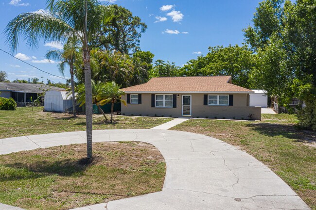Foto del edificio - 7436 Pine Dr