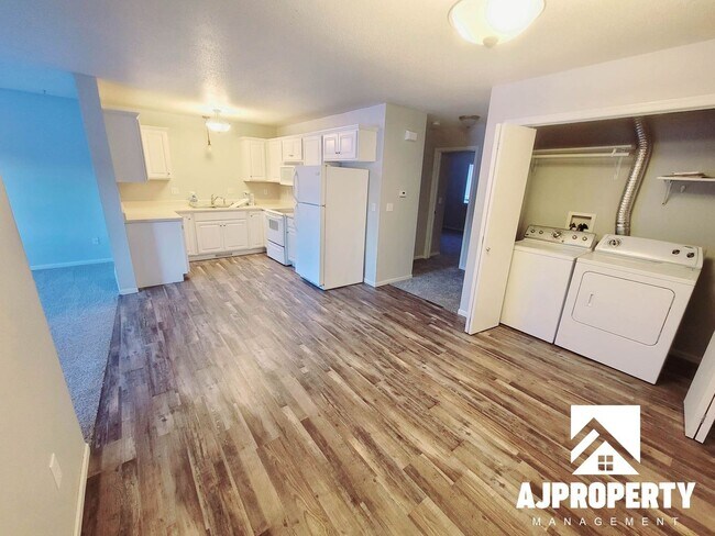 Building Photo - 4907 S Tennis Ln