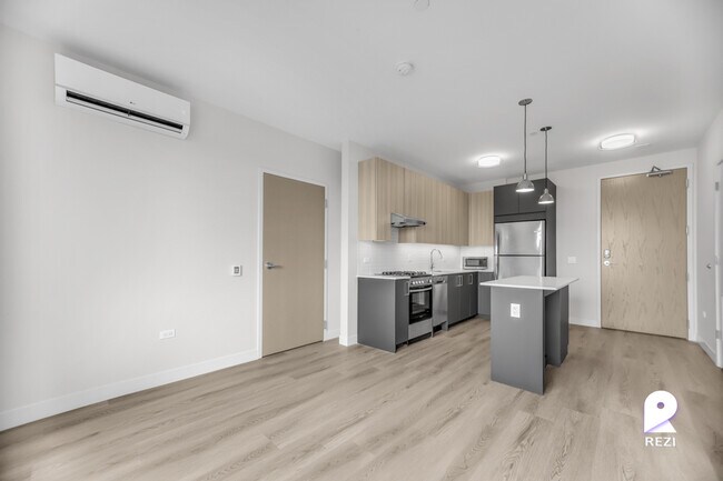 Foto del edificio - 670 N May St