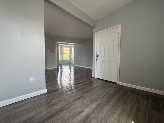 Building Photo - 300 Morton Ave