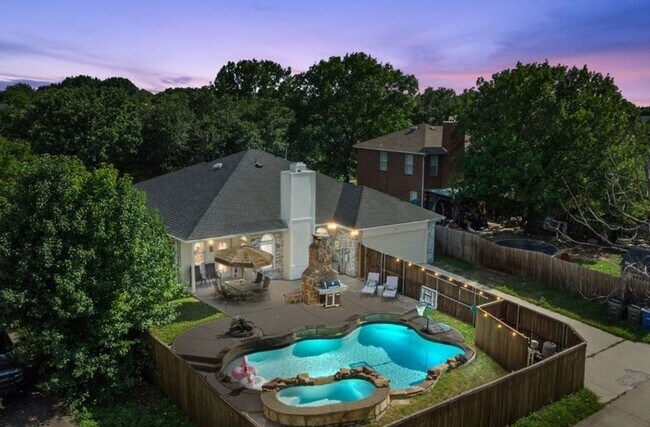 Building Photo - 1531 Home Park Dr