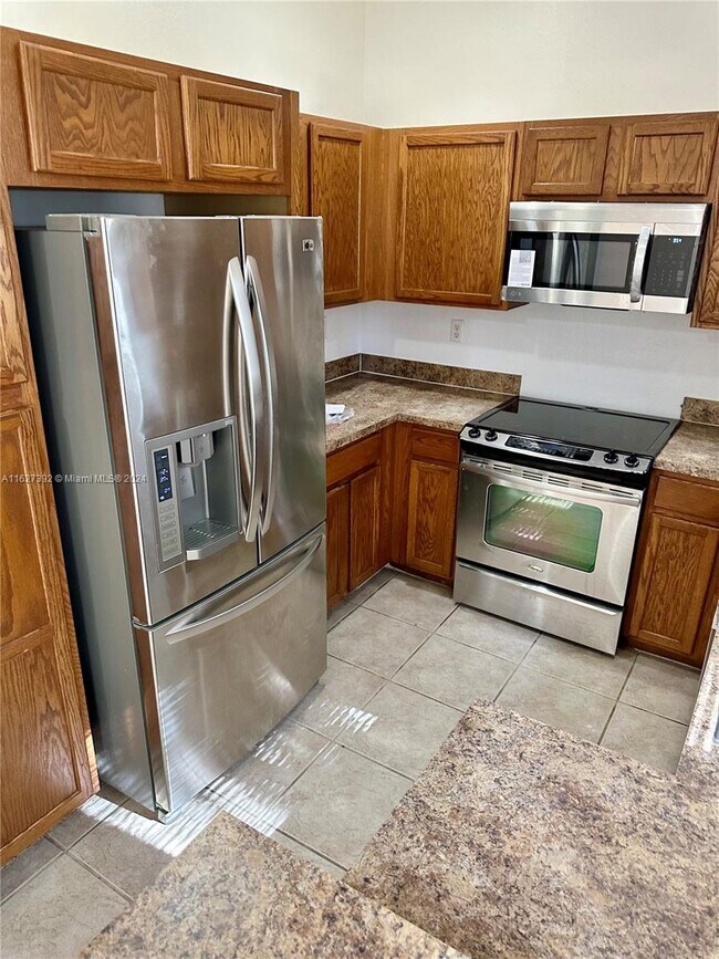 Foto del edificio - 21429 NW 13th Ct