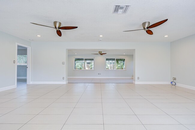 Building Photo - 2645 63rd Ave S