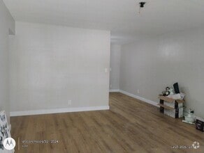 Building Photo - 419 Mayflower Rd