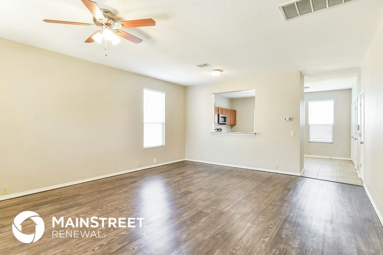 Foto principal - 6007 Midcrown Dr