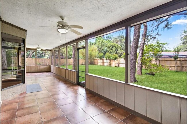 Foto del edificio - 490 Burnt Tree Ln